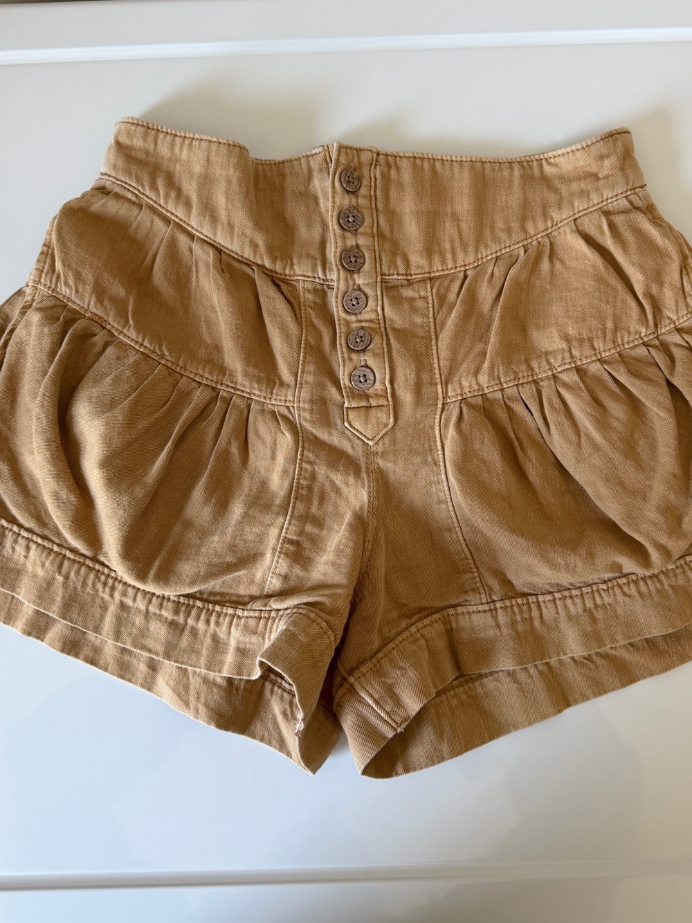 Free People - We The Free High-Waist Button-Front Shorts in Camel/Tan